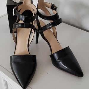 Leather pumps